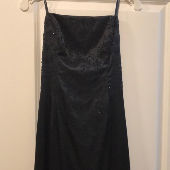 Vintage black gown by Rampage with beaded accents and train in size 7 - Picture 2 of 7